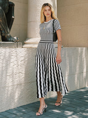 Short Sleeve Zigzag Knit Maxi Dress